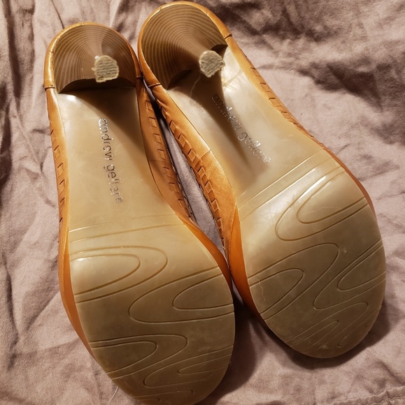 Heels - Picture 4 of 4